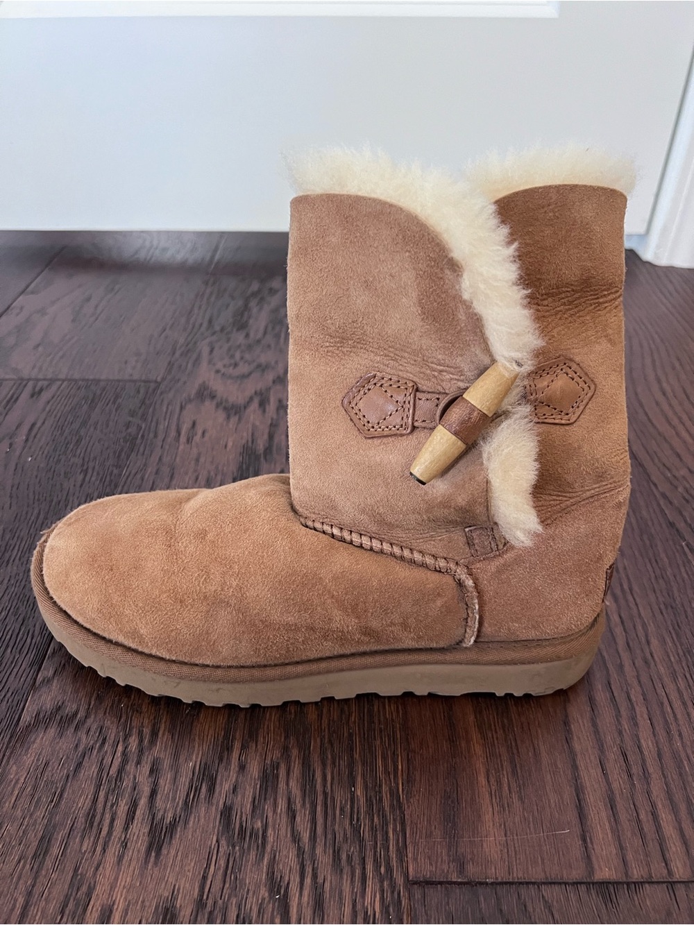 UGG Chestnut Brown Shearling Keely Boots Size 7